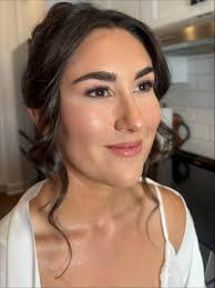 The perfect winter bride look ❄️ 🤍 📸: @genevieve.albert.photographe • • •  • #ottawamakeup #luxurymakeup #bride #bridalmakeup #bridalmakeupartist  #wedding #ottawawedding #love #bronzed #bridal #ottawamakeupartist  #bridegoals #ottawawedding ...