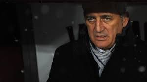 6 defa sarı, 1 kez de kırmızı kart gördü. Petkovic Schone Erinnerungen An Fenerbahce Uefa Europa League Uefa Com