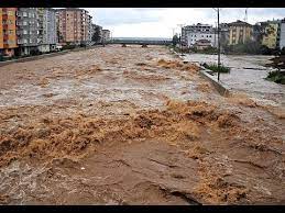 Arhavi'de sel, taşkın ve heyelan problemleri başlığı. Artvin Arhavi Sel Youtube