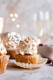 There are ways to arrange the cupcakes match the occasion. Beautiful Bridal Shower Cupcakes For The Perfect Dessert