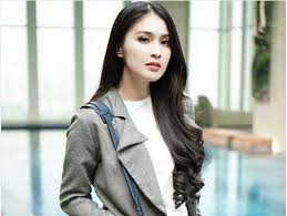 Selain pasha, ada beberapa selebriti yang juga memiliki gaya rambut yang terbilang nyentrik. 4 Seleb Cantik Indonesia Yang Setia Dengan Gaya Rambut Panjangnya Okezone Com Line Today