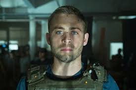 Après avoir dû faire face au décès de paul walker en cours de production, fast & furious 7 avait été remanié pour rendre un bel hommage à son regretté acteur vedette. Le Frere De Paul Walker Decroche Son Premier Role Aux Cotes De Nicolas Cage