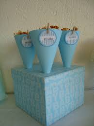 Si es el caso que te ha tocado organizar un baby shower puedes realizar distintas manualidades económicas y muy bonitas que se ajusten a tu presupuesto, ya sea para la decoración, las invitaciones, los. Baby Shower Ideas Con Dulces Y Galletas Para Baby Shower Manualidades Para Baby Manualidades Para Baby Shower Baby Shower Mesa De Dulces Como Hacer Una