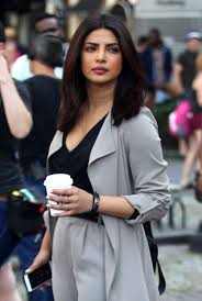 Priyanka Chopra Swings Into Action On The Set Of Quantico Season 2 Priyanka Chopra Hair Priyanka Chopra Quantico Priyanka Chopra