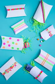 5 Creative And Cheap Ways To Decorate A Gift Box Gift Box Design Diy Gift Wrapping Crafty Gifts
