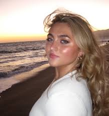 Hailey Thompson's Instagram, Twitter & Facebook