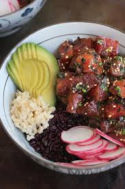 6 Idees De Recettes Pour Te Faire Un Bon Poke Bowl A La Maison Nightlife Healthy Steak Recipes Tuna Poke Bowl Ahi Poke