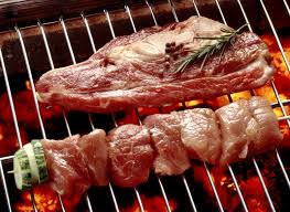 Grilovací rošt - čistění a maštění | MilujiGrilování.cz