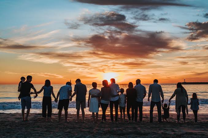 8 Important Pros And Cons Of Traveling With Family » Read Now!
