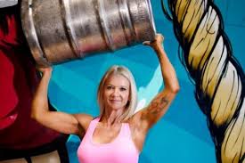What female body builders do in their spare time. Middle Aged Women Are Turning To Bodybuilding And They Ve Got The Edge On Their Younger Rivals Abc News
