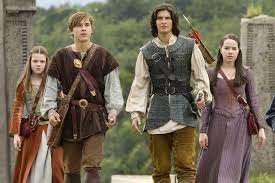 Narnia Stars William Moseley Anna Popplewell And Ben Barnes Reunite 11 Years After Film S Release In 2021 Narnia Ben Barnes William Moseley