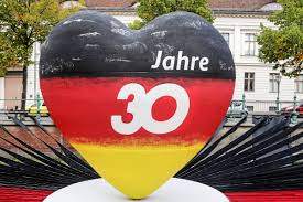 Oktober in frankfurt am main begangen. 30 Jahre Wiedervereinigung Die Wichtigsten Infos Zum Tag Der Deutschen Einheit Berliner Morgenpost