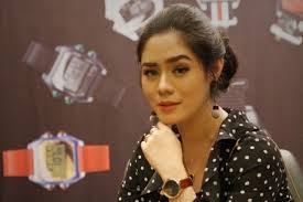 Inilah beberapa artis muda indonesia yang meninggal dunia disaat karir keartisannya sedang bersinar. 7 Artis Yang Meninggal Di Usia Muda Padahal Karier Mereka Lagi Bagus Bagusnya