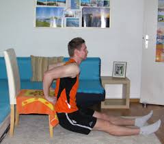 Bin anfänger was das armtraining angeht und möchte einfach etwas mehr masse und muskeln haben. Dips Mit Einem Stuhl Anleitung Ausfuhrung