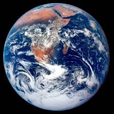 Ainsi, le grand public peut pour la première fois voir ces trois villes depuis l'espace en haute définition, en couleurs et en mouvement. La Terre Comme On Ne L Avait Plus Vue Depuis 43 Ans Espace Terrestre Photo De L Espace Terre Et Espace