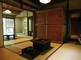 作家 林芙美子の家 二棟に分かれたようなかたちは 戦時中 建築出来る大きさに制限があったので 苦肉の