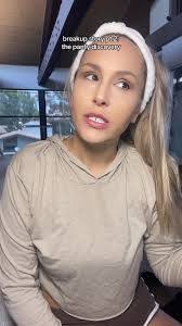 Alanna Scott's Instagram, Twitter & Facebook