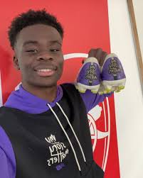 Bukayo Saka's old Arsenal kit and club suit found in London charity shop