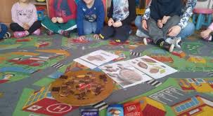 W imieniu wszystkich przedszkolaków, pani dyrektor zdzisławy belon, nauczycieli oraz pracowników przedszkola życzę. Dzien Czekolady Przedszkole Krasnal Lublin I Turka