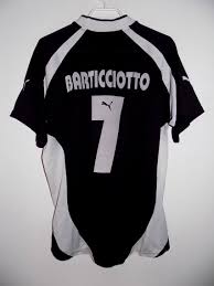 El cacique ganó, pero le costó y terminó aguantando la victoria hasta la última jugada. Colo Colo Istimewa Baju Bolasepak 2003 Sponsored By Cristal