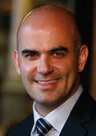 Er ist ständeratspräsident aus dem kanton freiburg und ist gegenwärtig vizepräsident der. File Alain Berset Standeratsprasident 2009 Jpg Wikimedia Commons