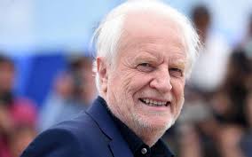 Des Andre's Instagram, Twitter & Facebook