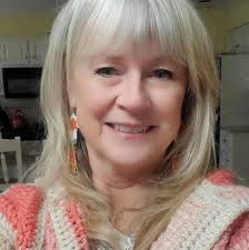 Helping seniors navigate cell phones from a distance can be challenging.  Would a community class with one-on-one tech support be useful?