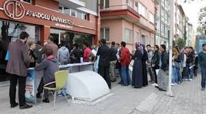 İlk olarak 1958 yıllında temeli atılan üniversite, 1982 yıllında anadolu üniversitesi olarak hizmette açılmıştır. Acikogretim Kayit Islemleri Basladi Bursa Com