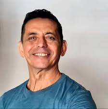 Nunca guardés nada para una ocasión especial, cada día que vivís es una  ocasión especial.