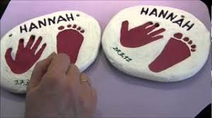 Diese tassen machen schöne geschenke zu schätzen für mütter, väter, großeltern, paten, und für diese besonderen menschen in unserem leben. Last Minute Geschenk Salzteig Hand Und Fussabdruck Youtube