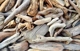 Decouvrez Comment Creer Vous Meme Facilement Du Bois Flotte A La Maison Avec Notre Gu En 2020 Bois Flotte Meubles En Bois Flotte Creations Artisanales En Bois Flottant