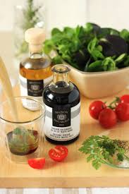 Apporter Une Note Chic A Vos Salades Huile Avec Lamelles De Truffe Et Vinaigre Balsamique Au Jus De Truffe Noir Truffe Huile A La Truffe Vinaigre Balsamique