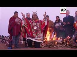 El ministerio de trabajo emitió un comunicado en el que recuerda a la población que está en vigencia el decreto supremo 2750 del 1 de mayo de 2016, en el que se establece que el cumplimiento de la disposición. Bolivia Celebra Con Ritos El Ano Nuevo Andino 5525 Youtube