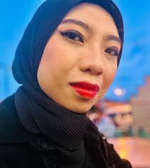 Sebelum ni, banyak dengar perkongsian Dr Aziah di tt. From one topic to  another topic yang berkisar tentang wanita, anak anak and family. After a  while, baru Kak Erin tau yang Dr