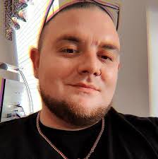 Why is the shotgun ineffective at long distance in Fortnite?