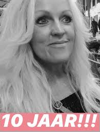 YEAH,Lieve Astrid werkt morgen al 10 jaar bij BIBOB! Gefeliciteerd met deze  mijlpaal:) En dan is ze ook nog eens jarig!! Morgen vrij maar vandaag al  dubbel feest!!! 🥂🎉 #topper