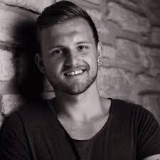 Tim Karl's Instagram, Twitter & Facebook