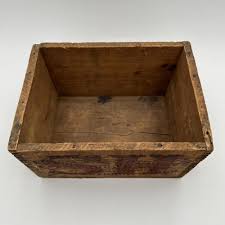 Wooden Advertising Soap Box, Enoch Morgan, Est. 1809, "Hand Shapolio" 11 x  8 x 6 1/2 in. (27.9 x 20.3 x 16.5 cm.)