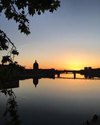 Sunset Garonne Igerstoulouse Toulouse Coucherdusoleil Reflect Reflet Sky Sunset View Landscape Moment Beautiful Blog In 2020 Instagram Celestial Outdoor