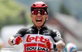 Julian alaphilippe wins stage one on a day of crashes and chaos. 5a78z 54xqezm