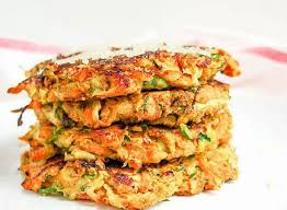 Conopida (curatata de pe cotor, fiarta in apa cu sare, strecurata si bine scursa de apa) se amesteca cu cartoful (fiert si zdrobit piure), ceapa taiata marunt, faina si se mixeaza bine, pana se formeaza o compozitie ca o pasta. Chiftele De Post Cu Dovlecei È™i Cartofi Delicios SÄƒÈ›ios È™i Dietetic ReÈ›etÄƒ Exquis