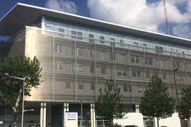 Its metropolitan area (aire urbaine) had 485,315 inhabitants at the 2017 census. Clermont Ferrand Un Pere Et Son Fils Blesses Par Balle En Pleine Rue