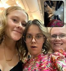 Fun time at Lainey Wilson with friends last night. Grace loves music!!!