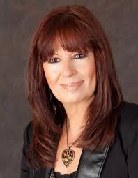 Robin Hopp's Instagram, Twitter & Facebook