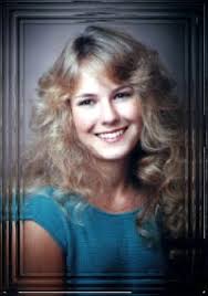 Evelyn Knott's Instagram, Twitter & Facebook