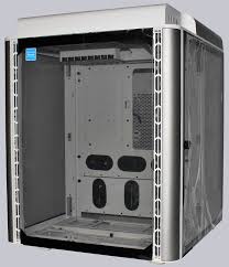 Distinctive from most cases on the market, the level 20 ht full tower chassis is specially constructed to continue the legend of the level 20 series case family. Thermaltake Level 20 Ht Snow Review