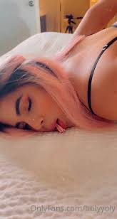 Watch online Holy Yoly aka Holyyoly - Esconde las llavez y hazme lo que  quieras 2 on X-video