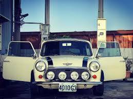 補班日的早晨不洗個車像話嗎 mini minicooper classicmini rovermini minisofinstagram classic mini car suv