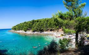 La croazia offre un'incredibile scelta di soggiorni, un passato ricco di storia, spiagge incantevoli e svaghi per tutte le età. Pola Istria Croazia Cosa Vedere E Guida Alle Spiagge 2021
