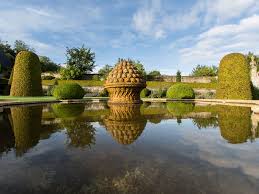 Jardins Du Chateau De Brecy Entre Caen Et Bayeux Dans Le Calvados En Normandie Jardin Classique Jardins Parterres